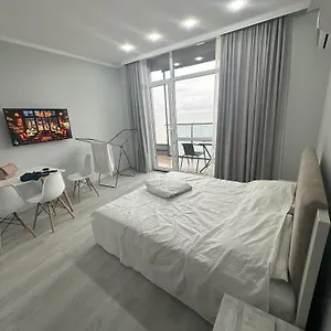 Bi Sea View Luxury מלון דירות באטומי